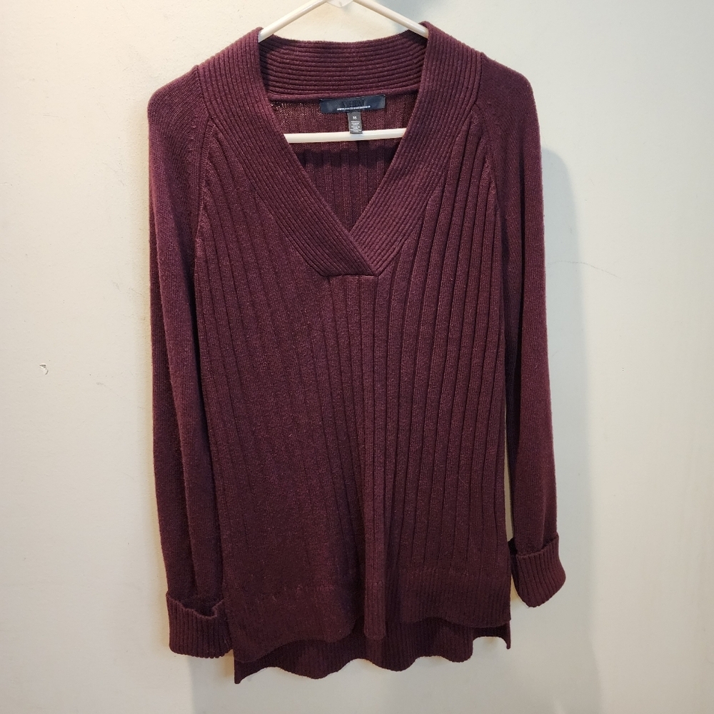WHBM Ribbed V‑Neck Pullover Sweater in Deep Burgundy Sz M
